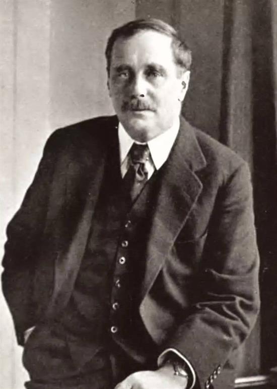 英国科幻小说家H.G.威尔斯（1866年9月21日-1946年8月13日），代表作有《世界大战》、《时间机器》、《隐身人》等